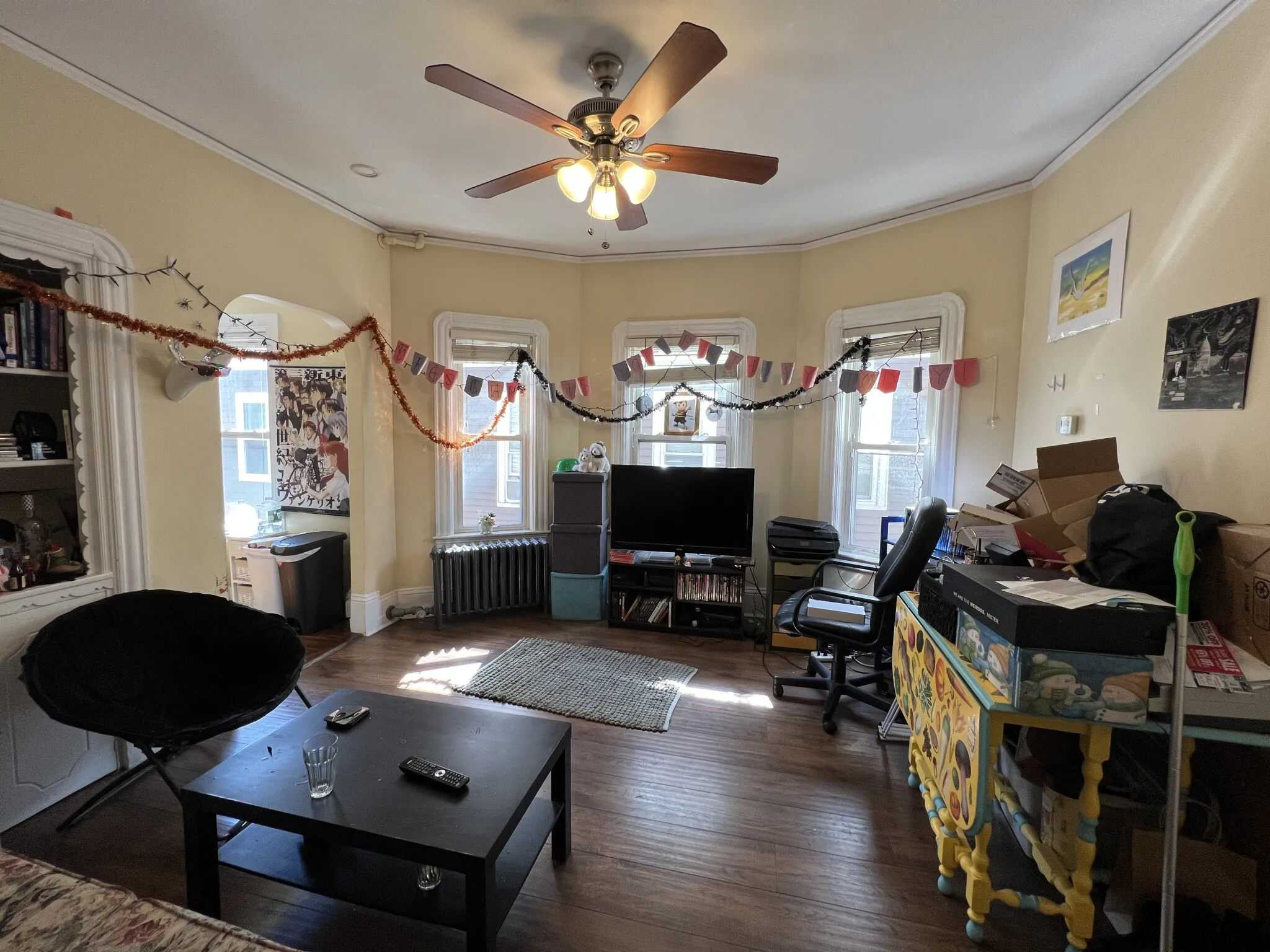 3 bed, 1 bath apartment for rent at 21 Chandler St Unit 21#2, Tufts — photo 2 of 10