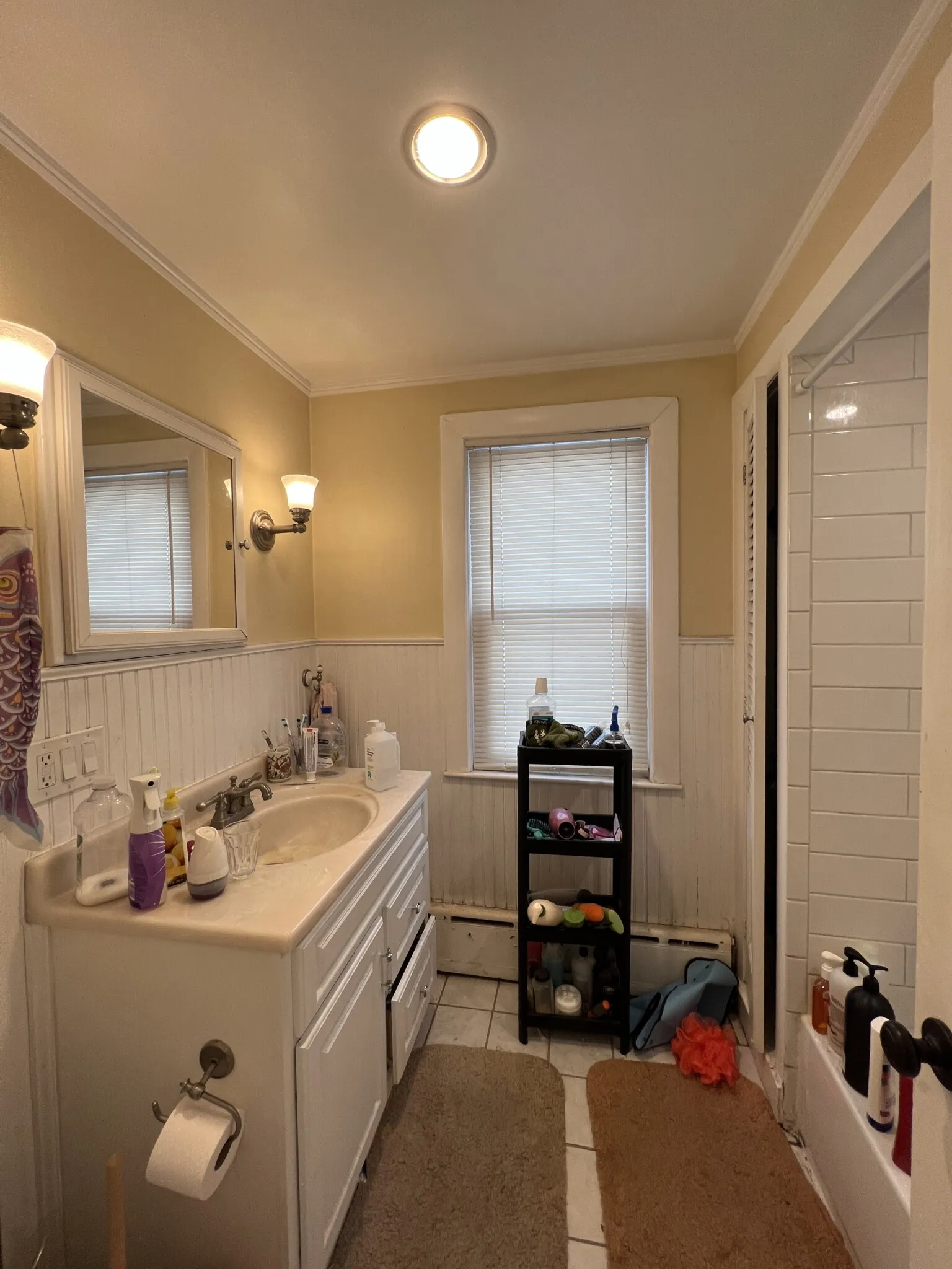 3 bed, 1 bath apartment for rent at 21 Chandler St Unit 21#2, Tufts