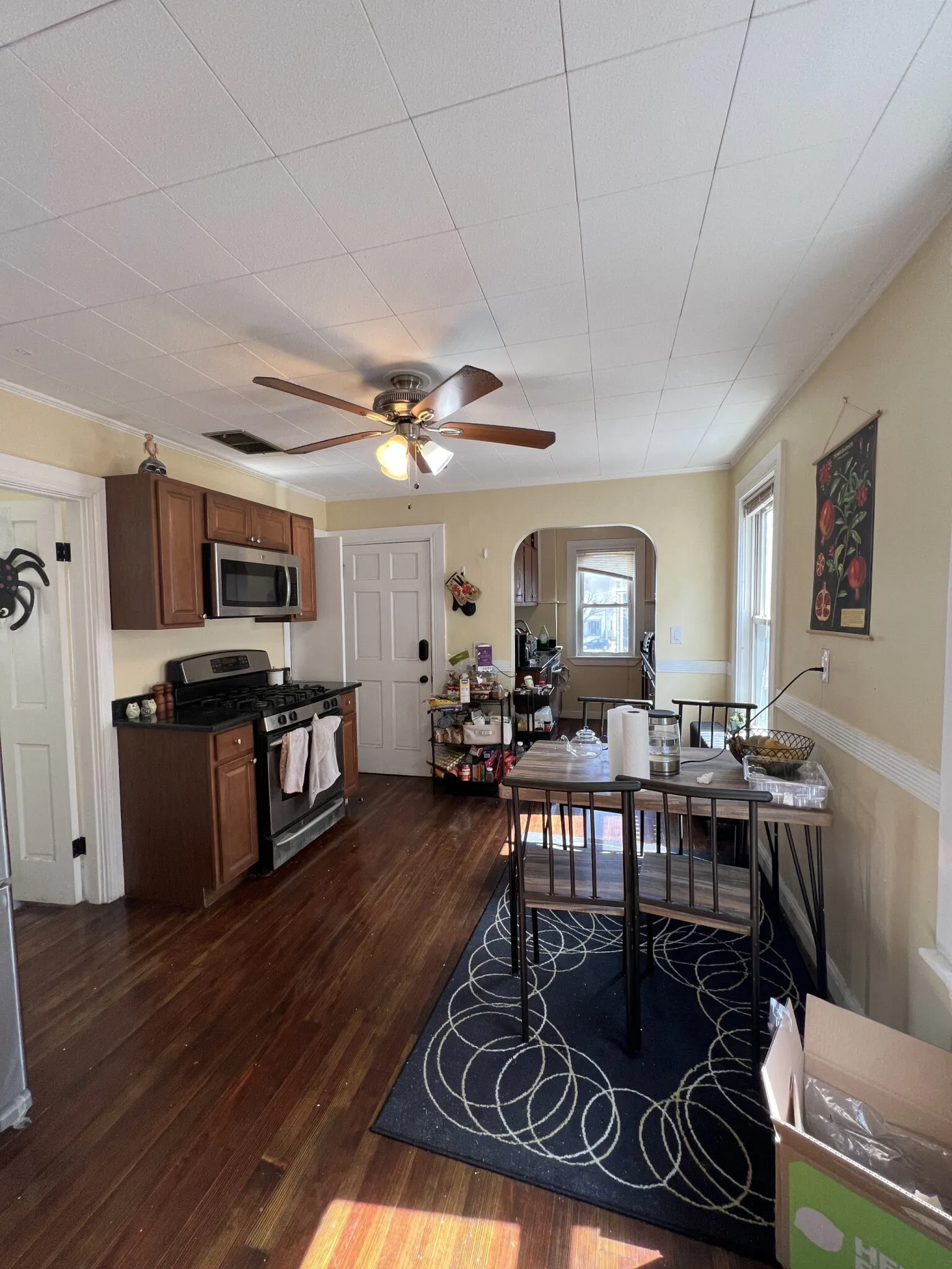 3 bed, 1 bath apartment for rent at 21 Chandler St Unit 21#2, Tufts — photo 8 of 10