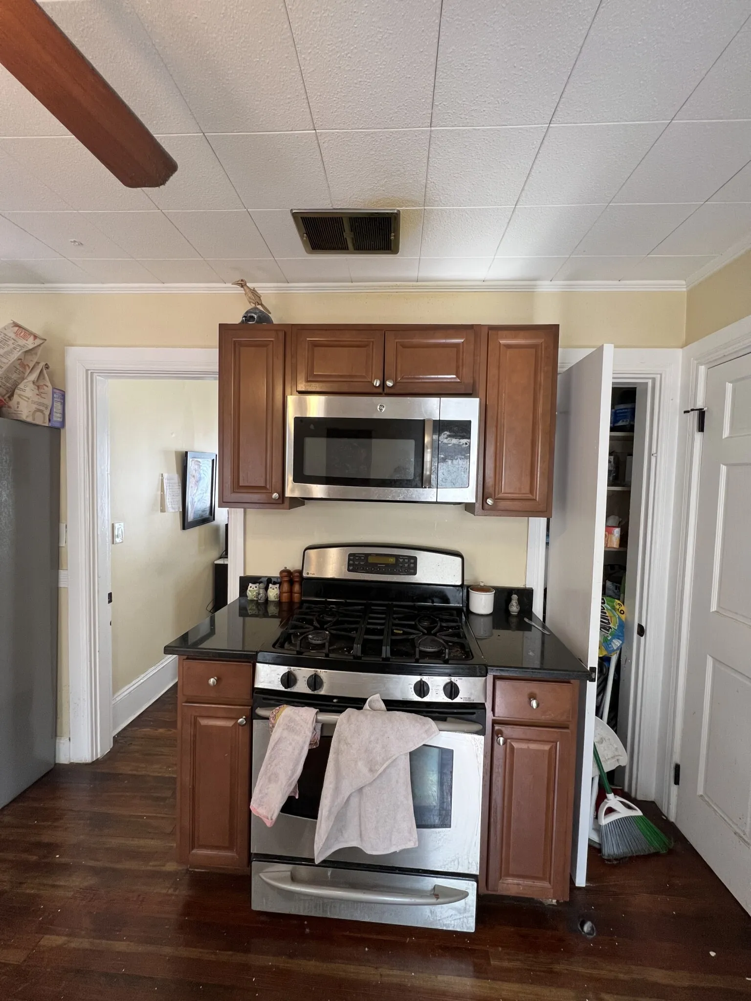 3 bed, 1 bath apartment for rent at 21 Chandler St Unit 21#2, Tufts — photo 7 of 10