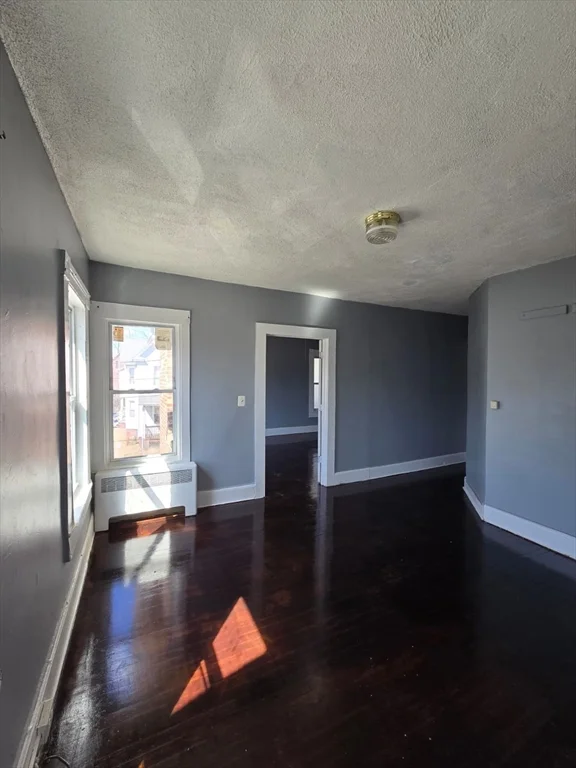 3 bed, 1 bath apartment for rent at 21 Chapel St Unit 2, Springfield — photo 10 of 12