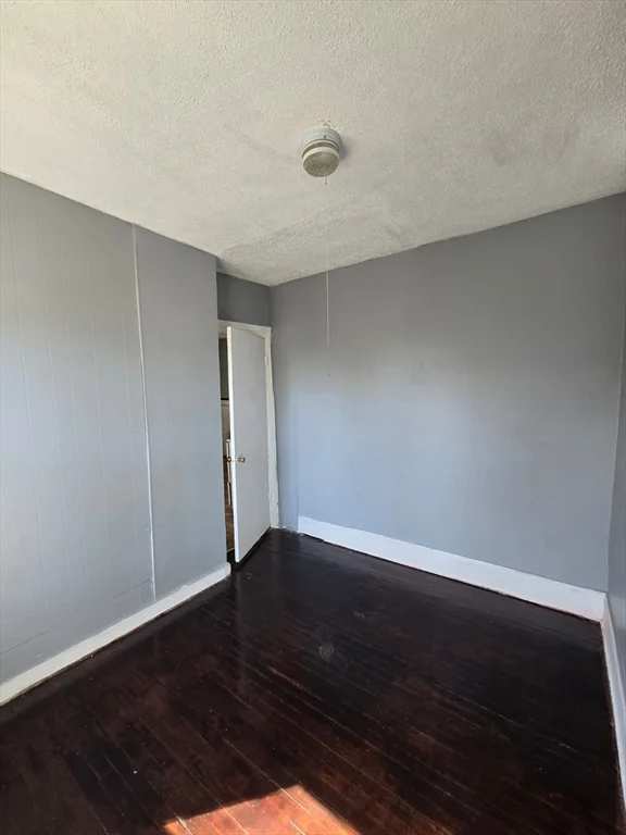 3 bed, 1 bath apartment for rent at 21 Chapel St Unit 2, Springfield — photo 6 of 12