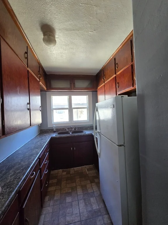 3 bed, 1 bath apartment for rent at 21 Chapel St Unit 2, Springfield — photo 4 of 12