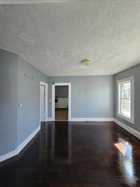 3 bed, 1 bath apartment for rent at 21 Chapel St Unit 2, Springfield — photo 12 of 12