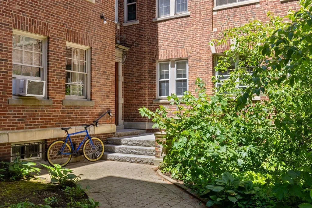 1 bed, 1 bath apartment for rent at 21 Chauncy St Unit 21, Neighborhood Nine — photo 12 of 14