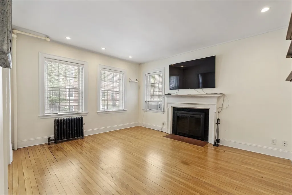 2 bed, 1 bath apartment for rent at 21 Chauncy St Unit 3, Neighborhood Nine — photo 10 of 23
