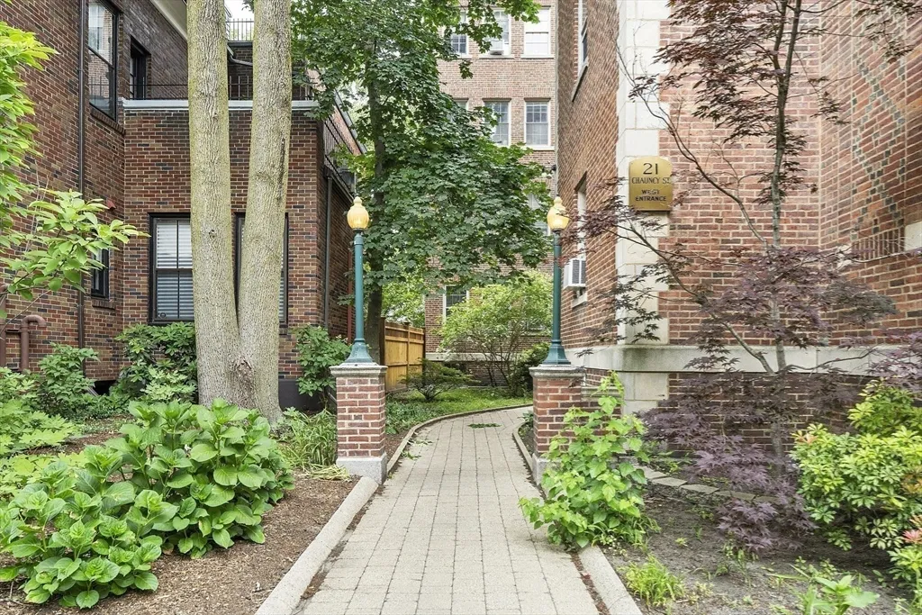 2 bed, 1 bath apartment for rent at 21 Chauncy St Unit 3, Neighborhood Nine — photo 1 of 23
