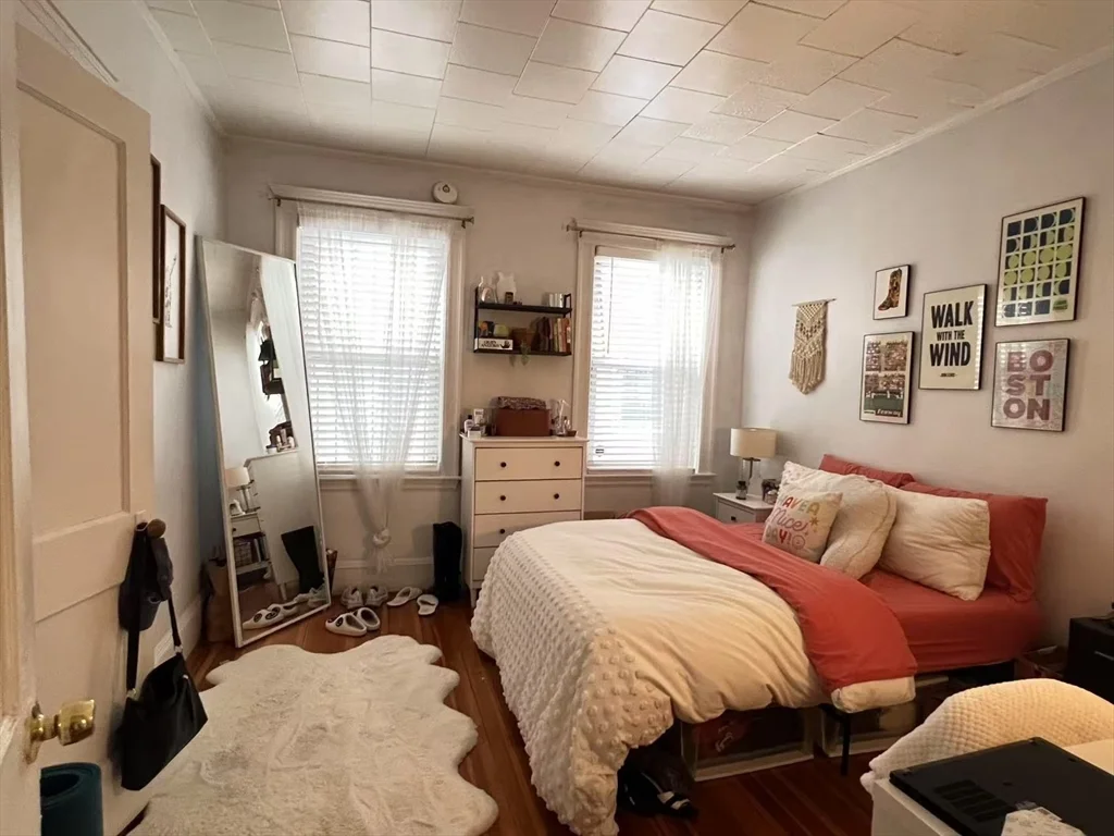 4 bed, 1 bath apartment for rent at 21 Chester St Unit 2, Allston — photo 5 of 9
