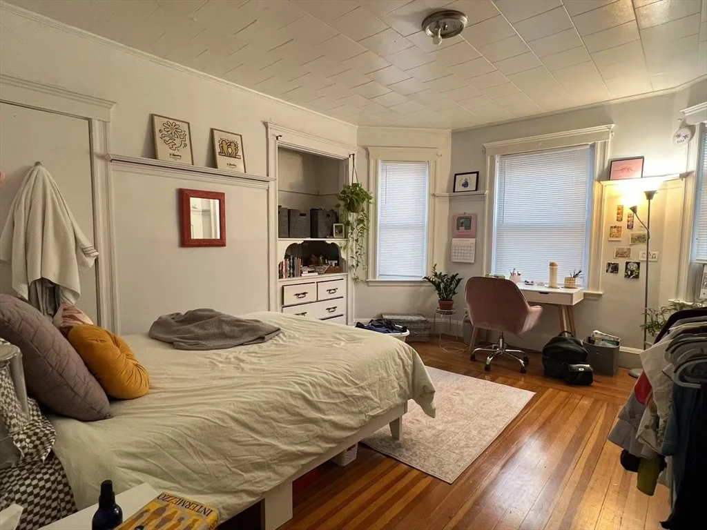 4 bed, 1 bath apartment for rent at 21 Chester St Unit 2, Allston — photo 6 of 9