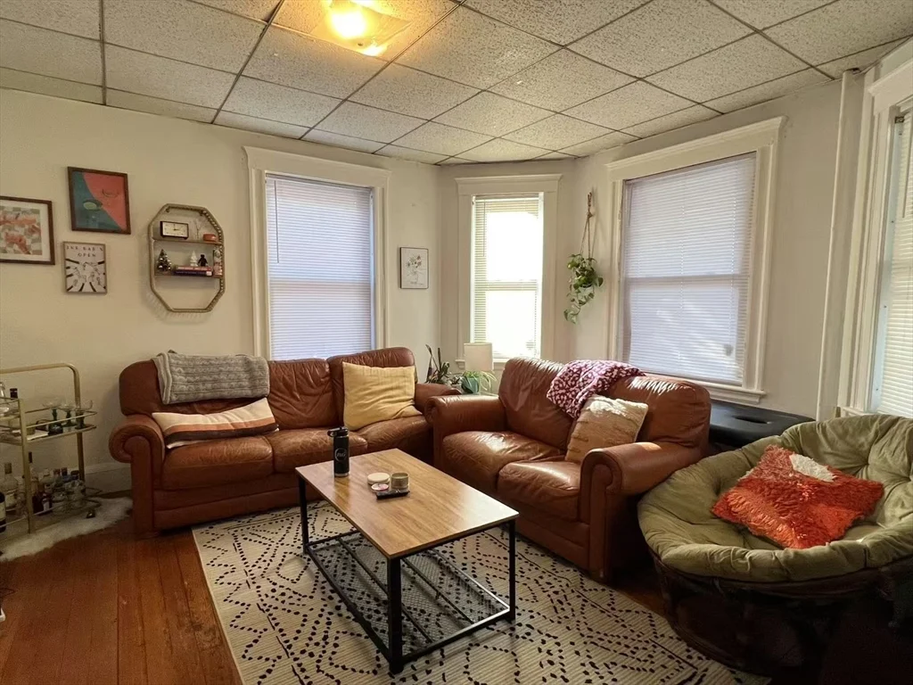 4 bed, 1 bath apartment for rent at 21 Chester St Unit 2, Allston — photo 4 of 9