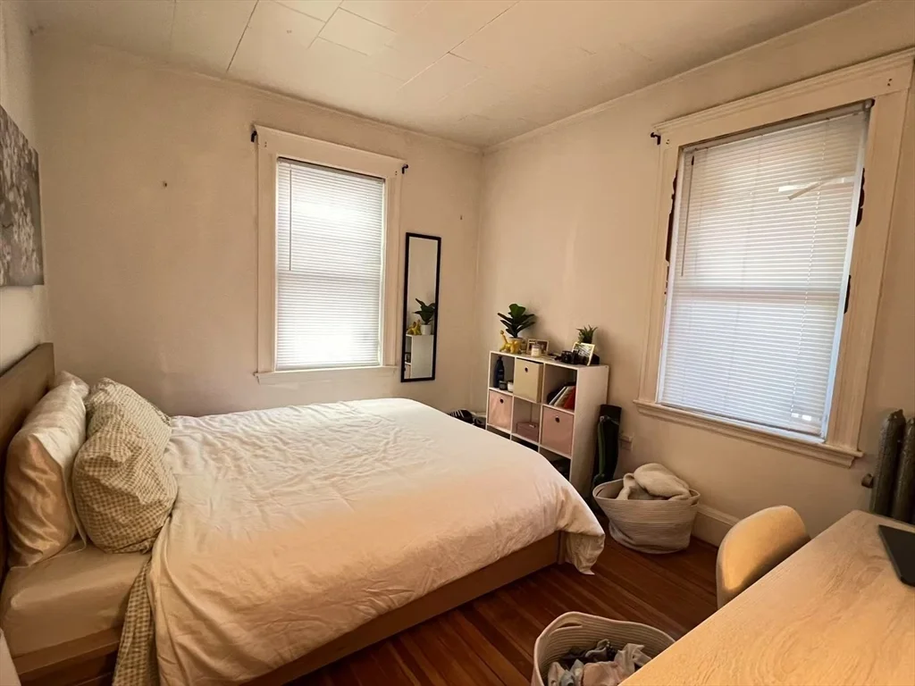 4 bed, 1 bath apartment for rent at 21 Chester St Unit 2, Allston — photo 8 of 9