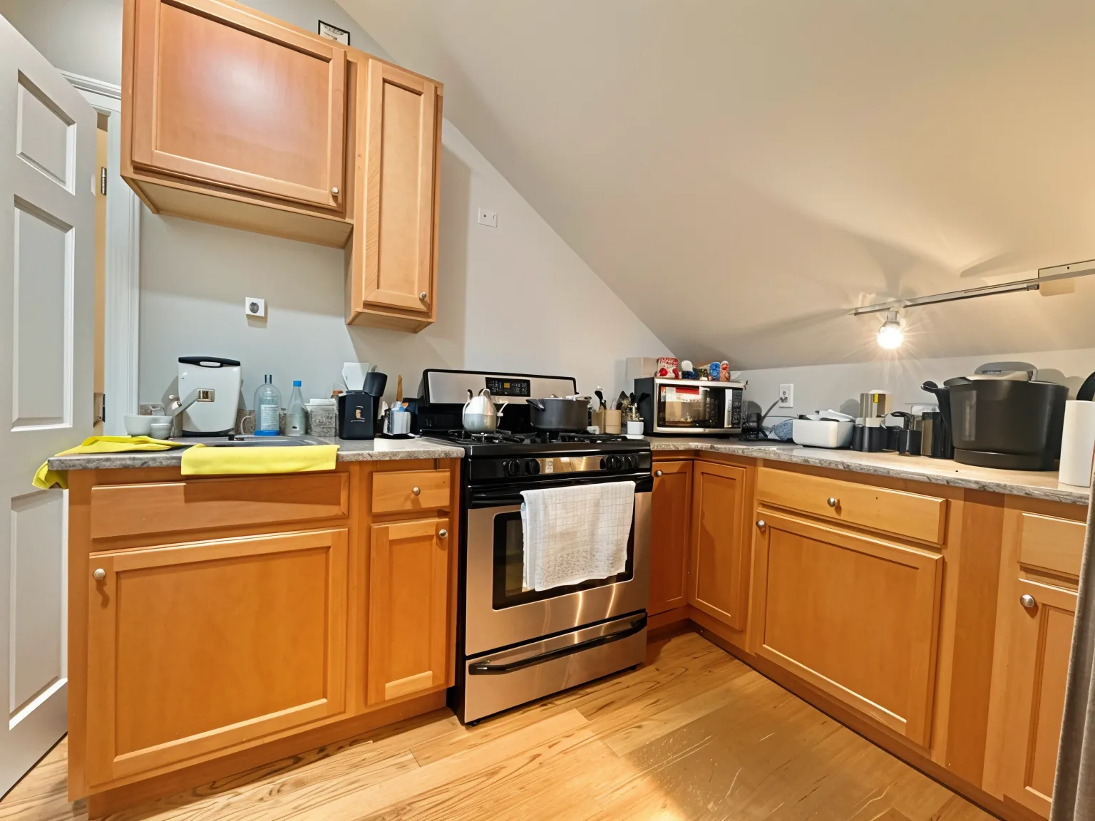 Studio bed, 1 bath apartment for rent at 21 Chestnut Hill Ave Unit 3, Brighton — photo 5 of 7