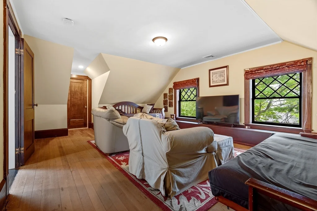 6 bed, 3 bath apartment for rent at 21 Clover St, Belmont — photo 29 of 38