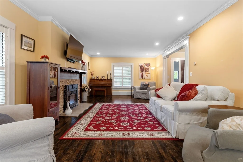6 bed, 3 bath apartment for rent at 21 Clover St, Belmont — photo 11 of 38