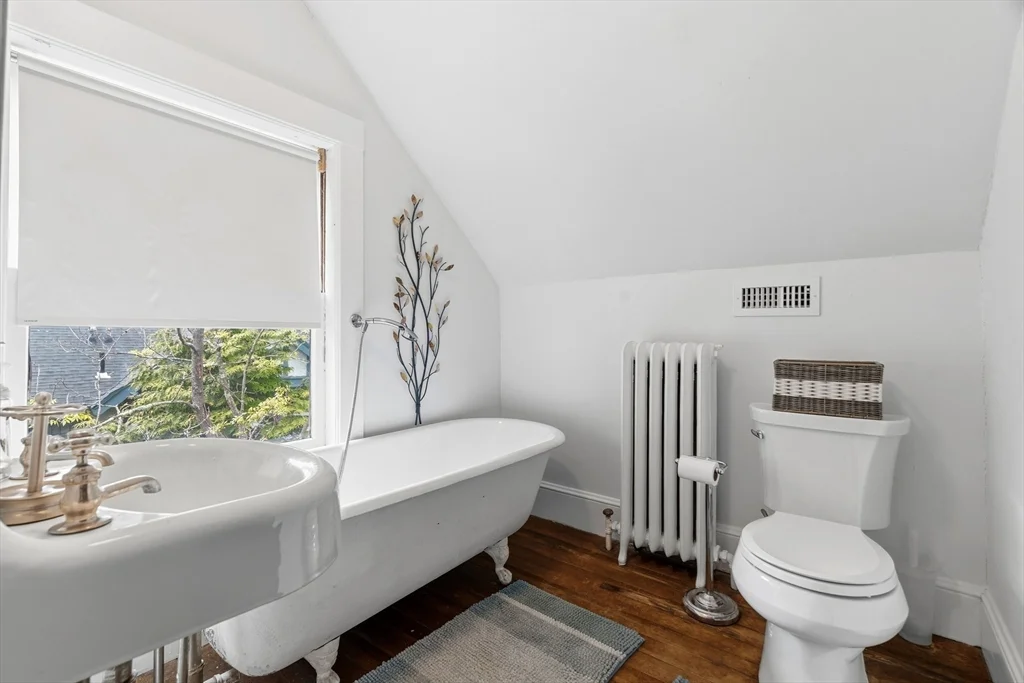 6 bed, 3 bath apartment for rent at 21 Clover St, Belmont — photo 30 of 38