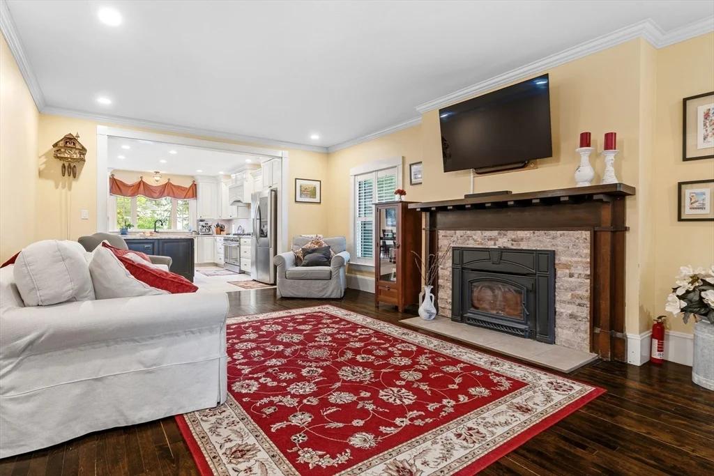 6 bed, 3 bath apartment for rent at 21 Clover St, Belmont — photo 10 of 38