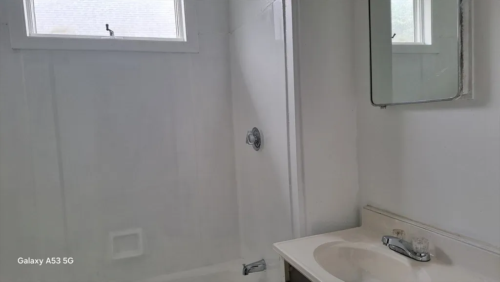 1 bed, 1 bath apartment for rent at 21 Coes St Unit 3R, Columbus Park — photo 15 of 17