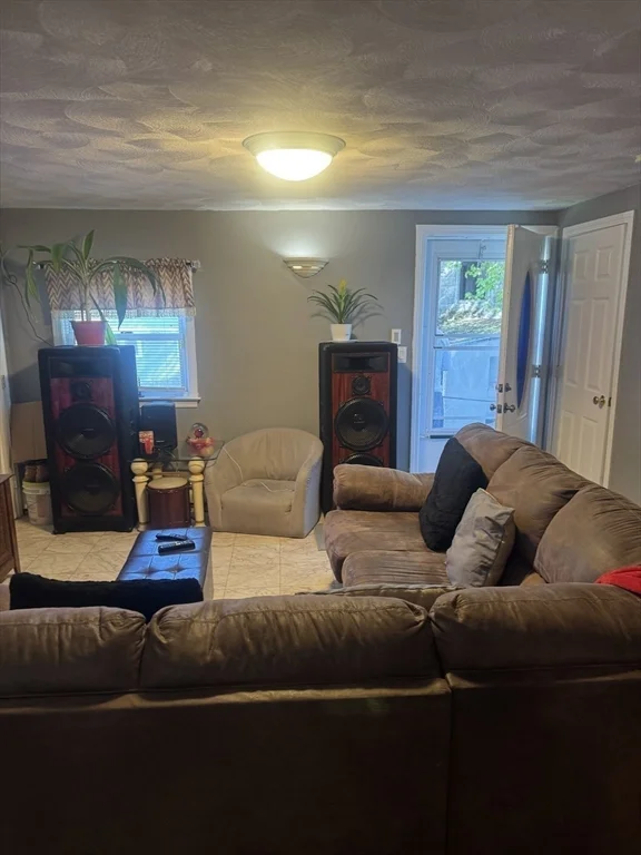 3 bed, 1 bath apartment for rent at 21 Cook Unit 1, Chelsea — photo 5 of 32