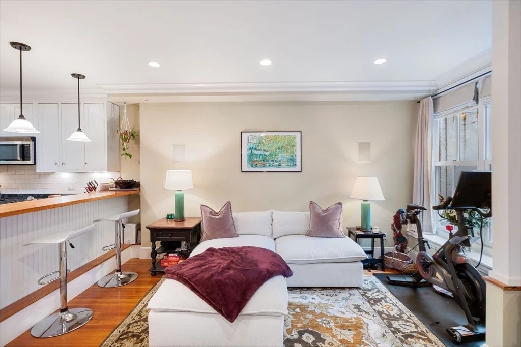 1 bed, 1 bath apartment for rent at 21 Cumberland St Unit 1, South Boston — photo 1 of 10