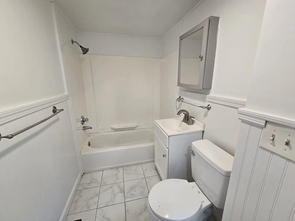 2 bed, 1 bath apartment for rent at 21 Dexter Unit 1, Zip 01830 — photo 11 of 13