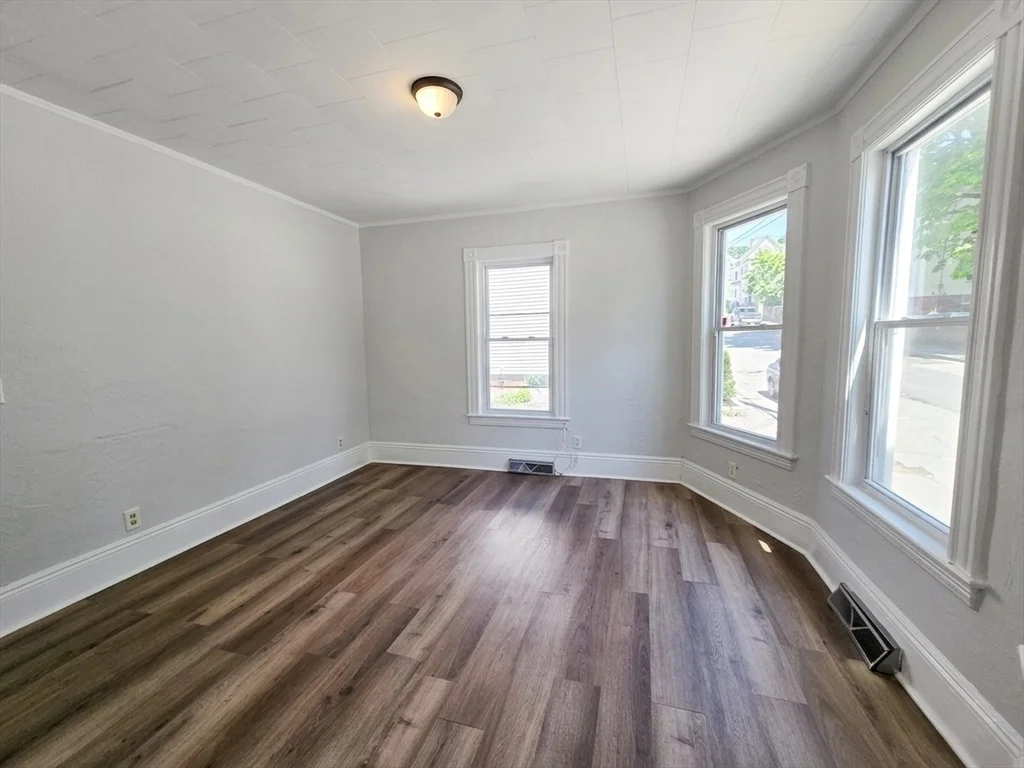 2 bed, 1 bath apartment for rent at 21 Dexter Unit 1, Zip 01830 — photo 4 of 13