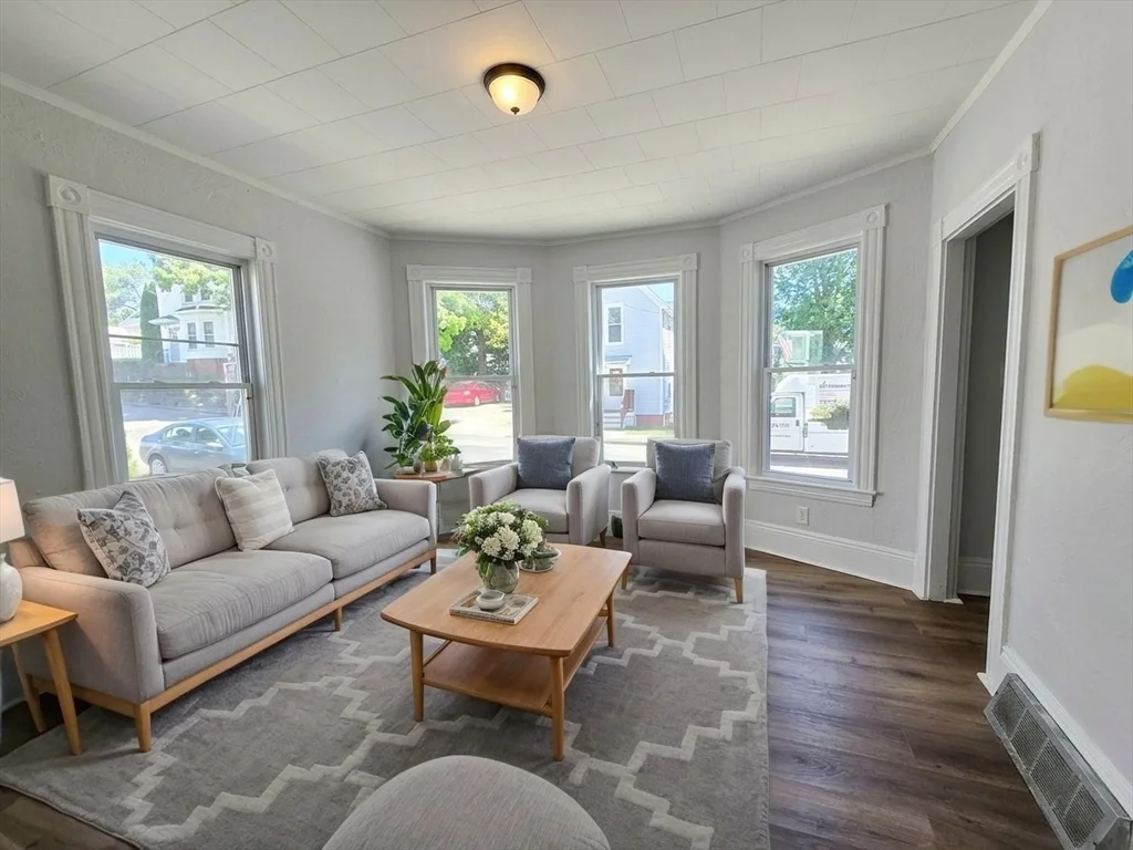 2 bed, 1 bath apartment for rent at 21 Dexter Unit 1, Zip 01830