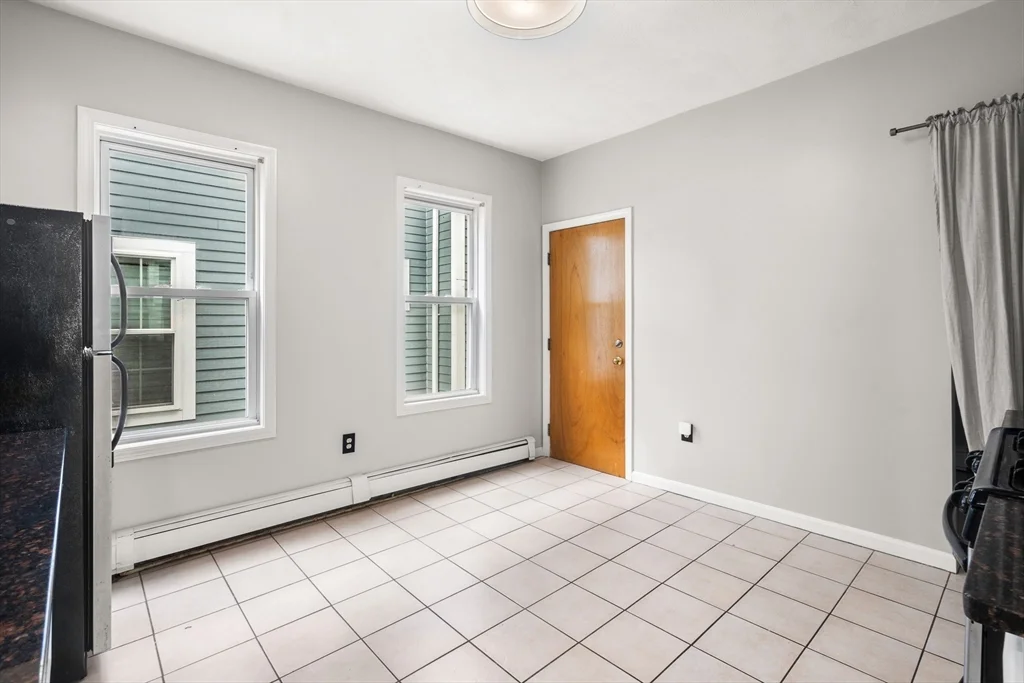 3 bed, 1 bath apartment for rent at 21 Dix St Unit 2, Dorchester — photo 3 of 21
