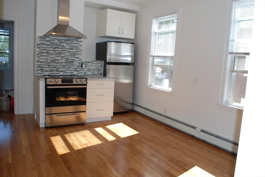 2 bed, 1 bath apartment for rent at 21 Durham St Unit 21, Ward Two — photo 3 of 14