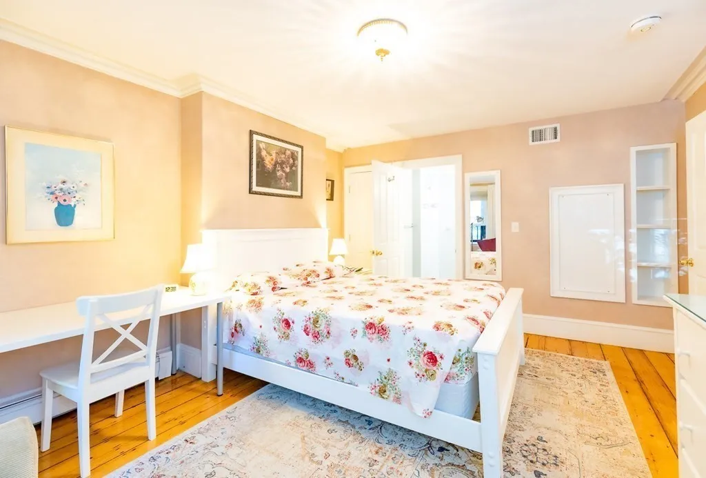 2 bed, 2 bath apartment for rent at 21 East Concord St Unit 1, South End — photo 2 of 11