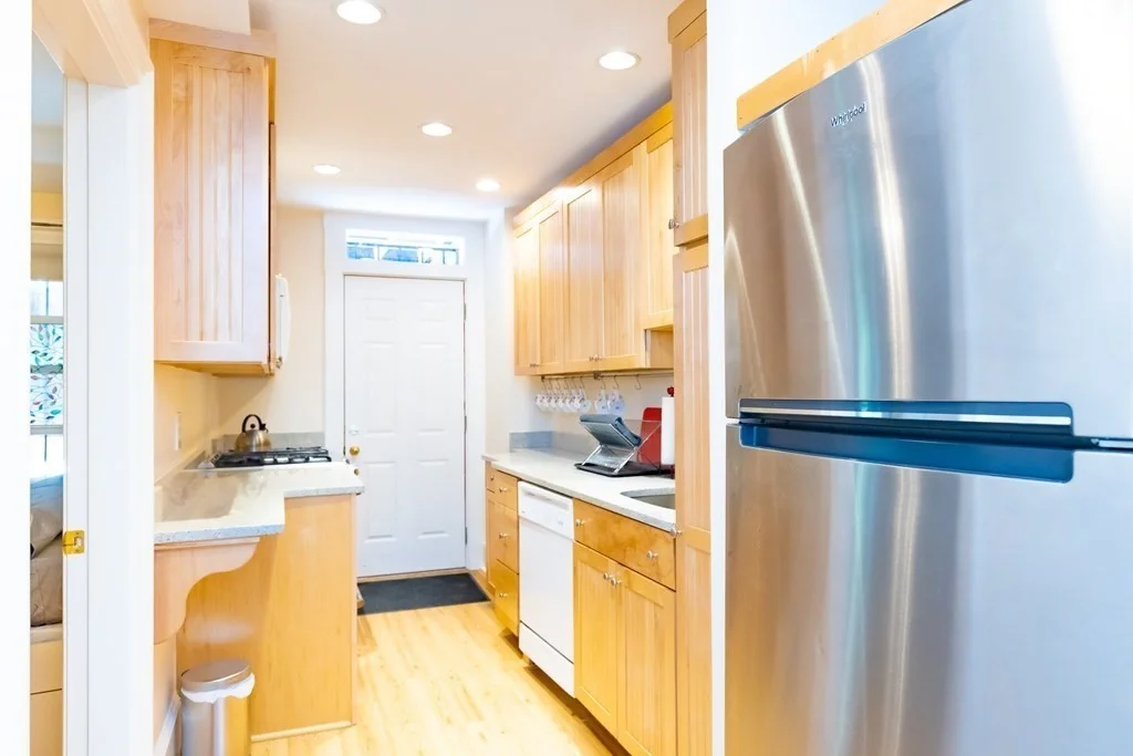 2 bed, 2 bath apartment for rent at 21 East Concord St Unit 1Tp, South End