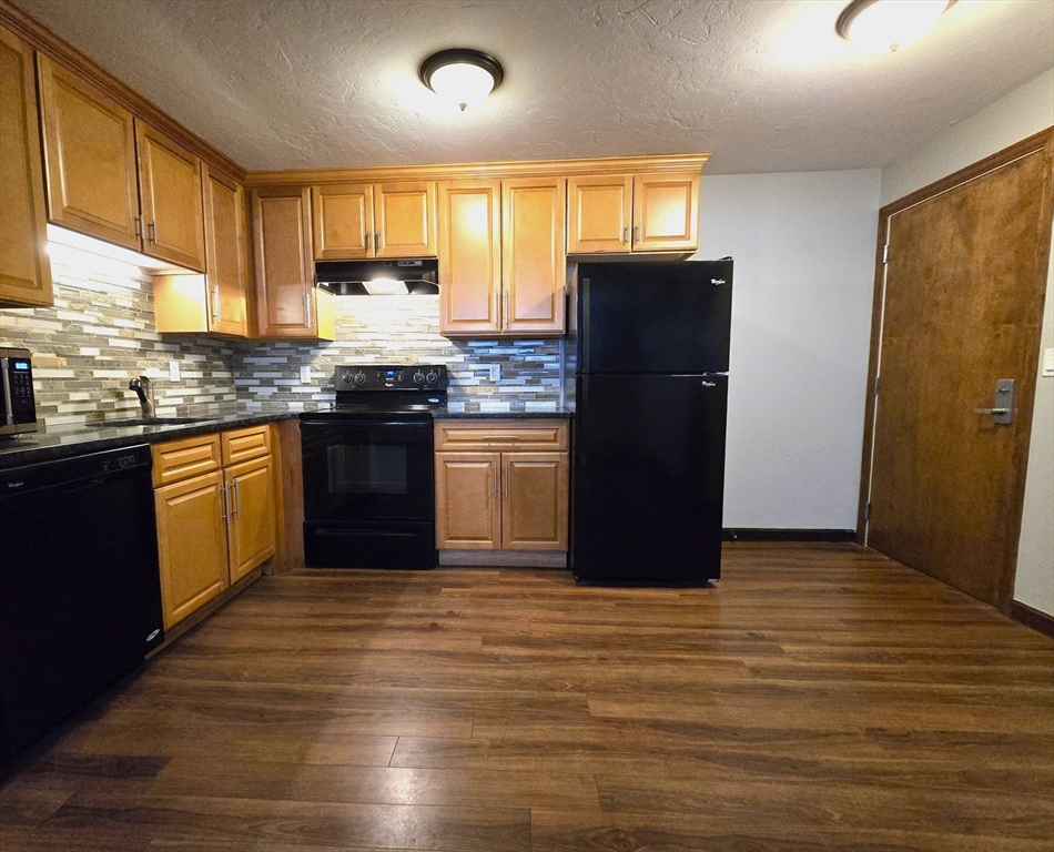 2 bed, 1 bath apartment for rent at 21 East St Unit 1A, Mansfield — photo 1 of 11