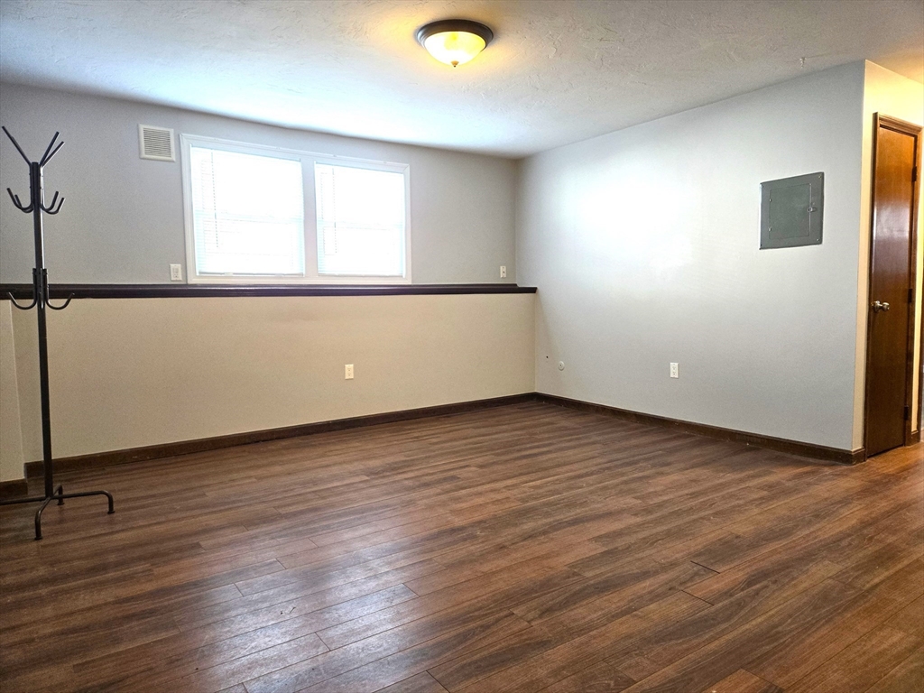 2 bed, 1 bath apartment for rent at 21 East St Unit 1A, Mansfield — photo 4 of 11