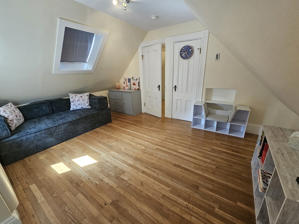 4 bed, 1 bath apartment for rent at 21 Edge Hill St Unit 21, Jamaica Plain — photo 32 of 40