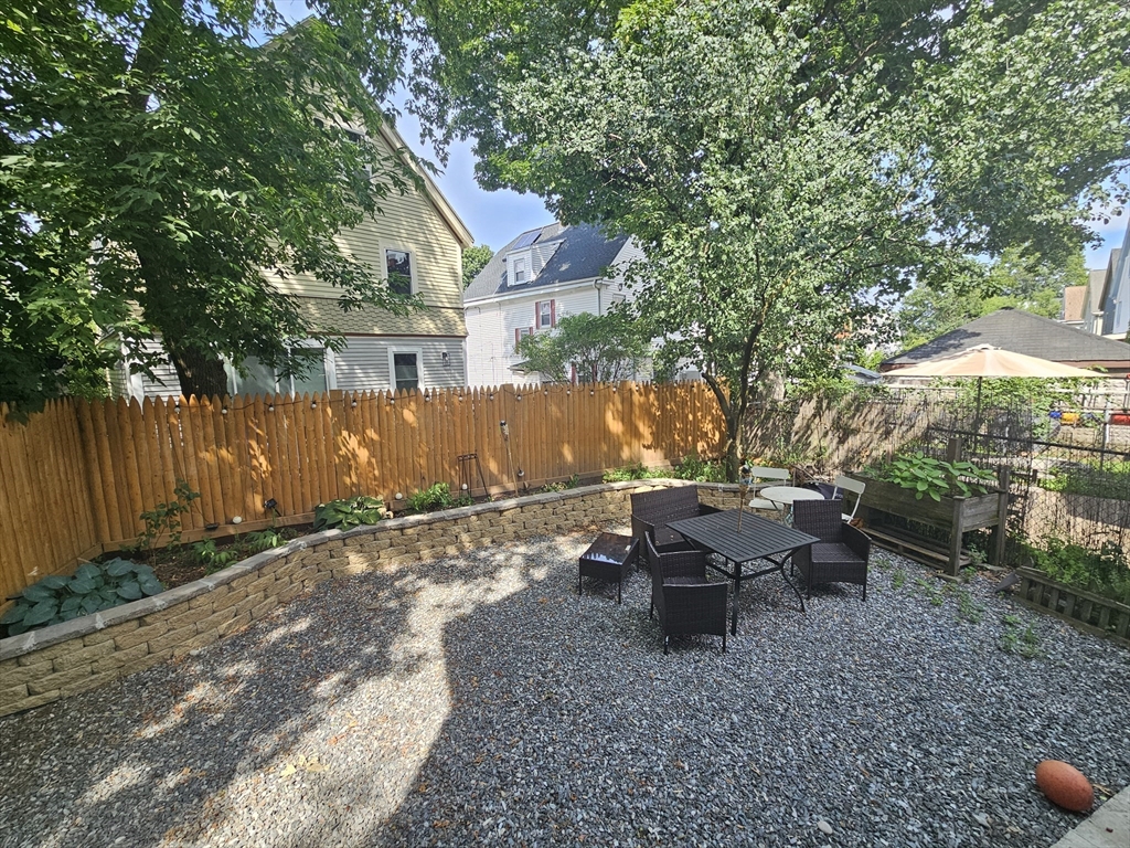 4 bed, 1 bath apartment for rent at 21 Edge Hill St Unit 21, Jamaica Plain — photo 36 of 40