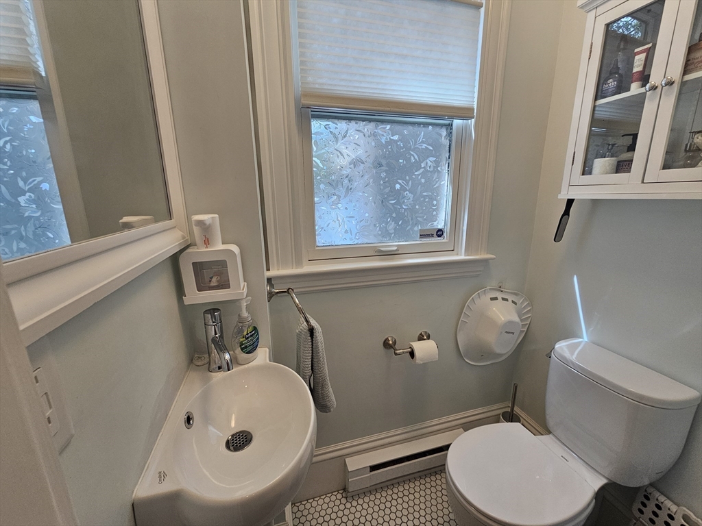 4 bed, 1 bath apartment for rent at 21 Edge Hill St Unit 21, Jamaica Plain — photo 18 of 40