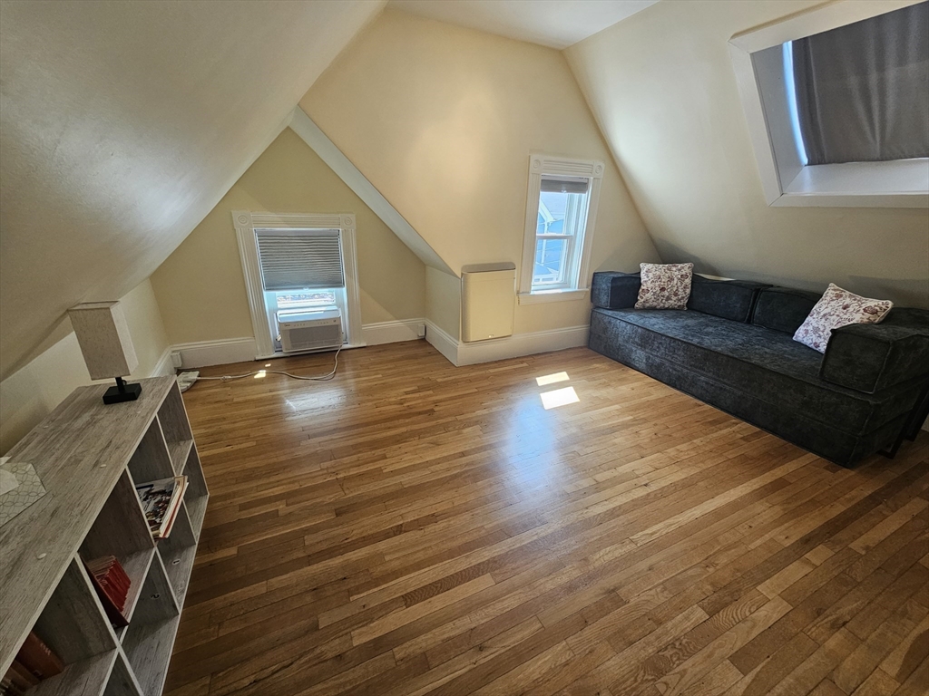 4 bed, 1 bath apartment for rent at 21 Edge Hill St Unit 21, Jamaica Plain — photo 31 of 40