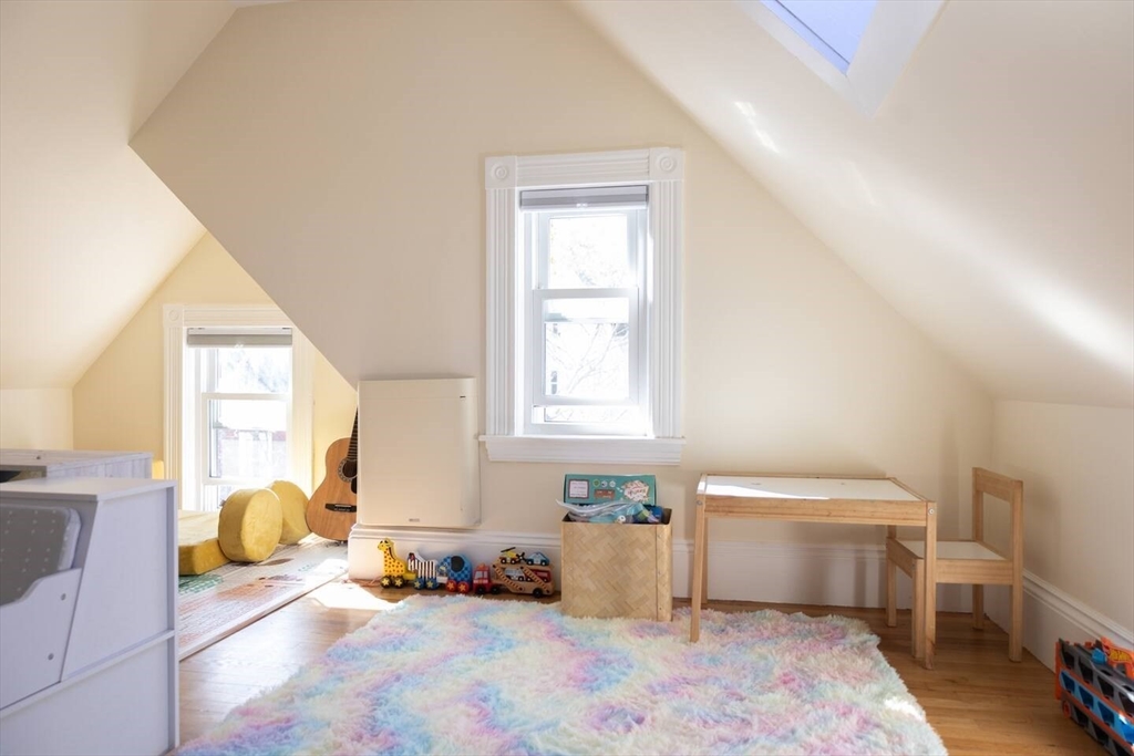 4 bed, 1 bath apartment for rent at 21 Edge Hill St Unit 21, Jamaica Plain — photo 8 of 40