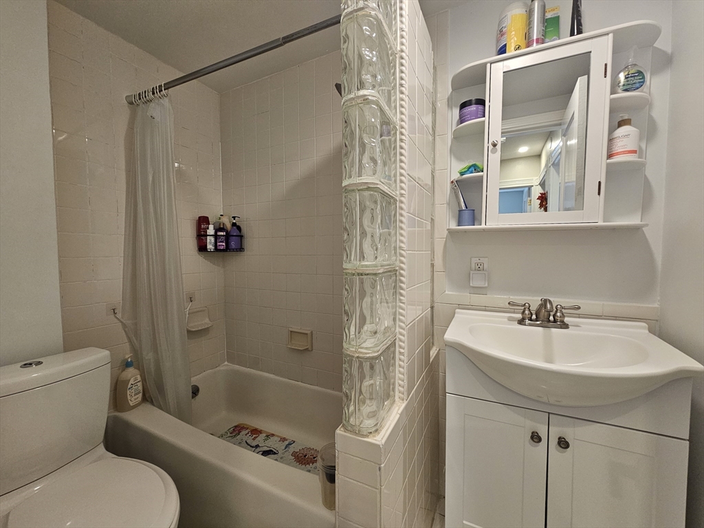 4 bed, 1 bath apartment for rent at 21 Edge Hill St Unit 21, Jamaica Plain — photo 28 of 40