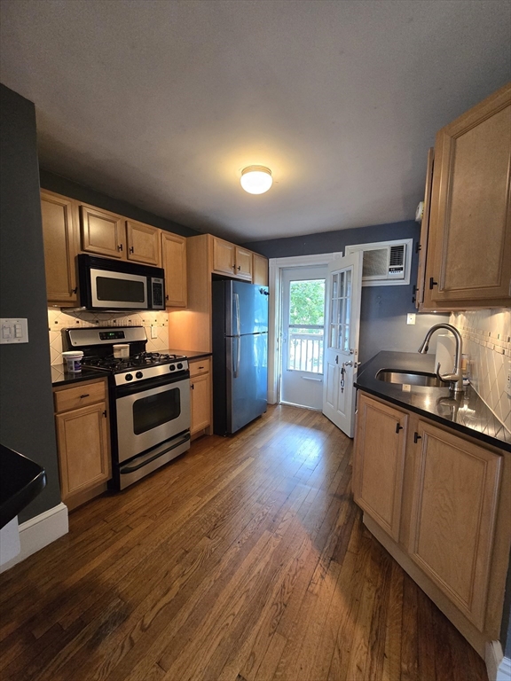 2 bed, 1 bath apartment for rent at 21 Edinboro Rd Unit 4, Quincy — photo 3 of 14