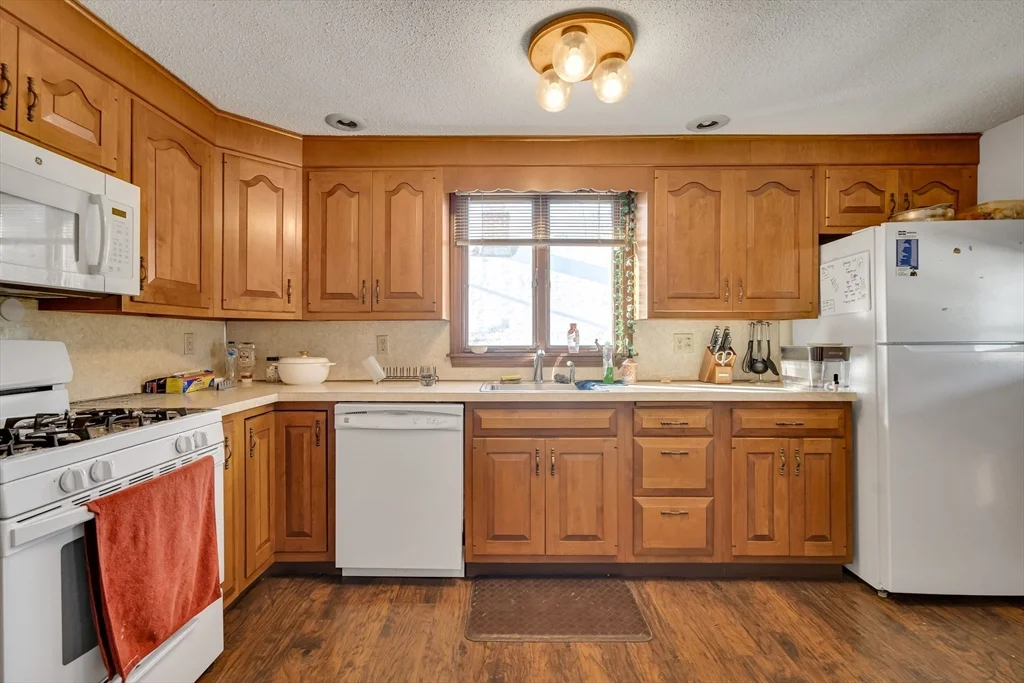 2 bed, 1 bath apartment for rent at 21 Elliot St Unit 21, Newton — photo 8 of 16