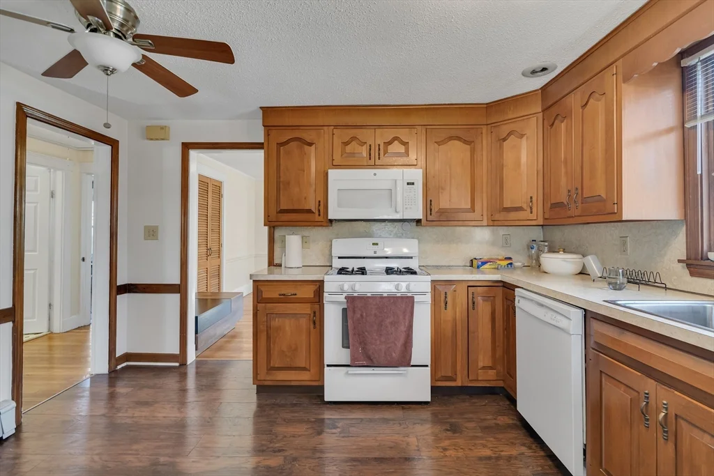 2 bed, 1 bath apartment for rent at 21 Elliot St Unit 21, Newton — photo 7 of 16