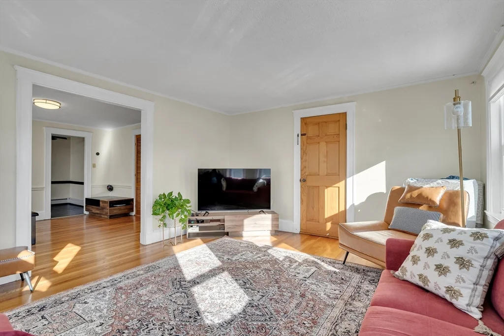 2 bed, 1 bath apartment for rent at 21 Elliot St Unit 21, Newton — photo 3 of 16