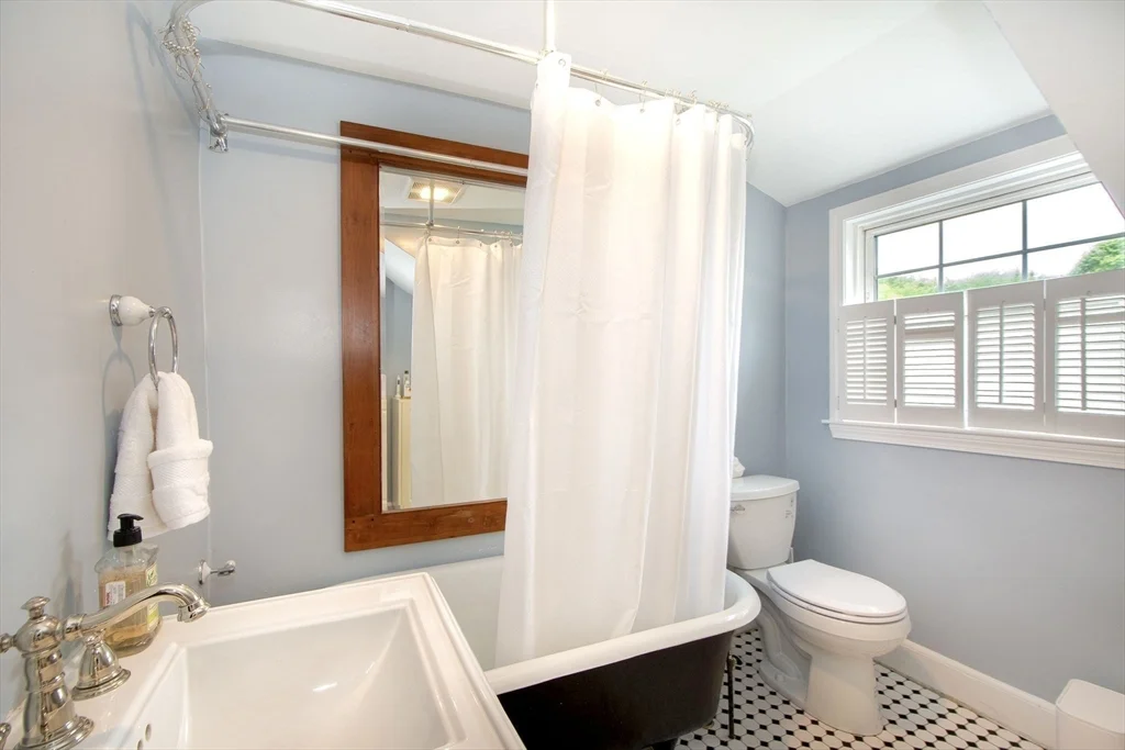 2 bed, 1 bath apartment for rent at 21 Elm Ct Unit 21, Cohasset — photo 17 of 23