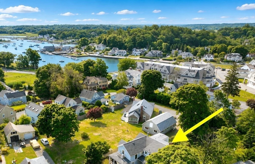 2 bed, 1 bath apartment for rent at 21 Elm Ct Unit 21, Cohasset — photo 2 of 23