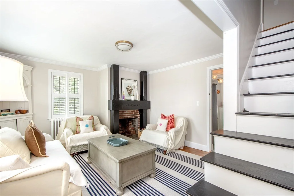 2 bed, 1 bath apartment for rent at 21 Elm Ct Unit 21, Cohasset — photo 10 of 23