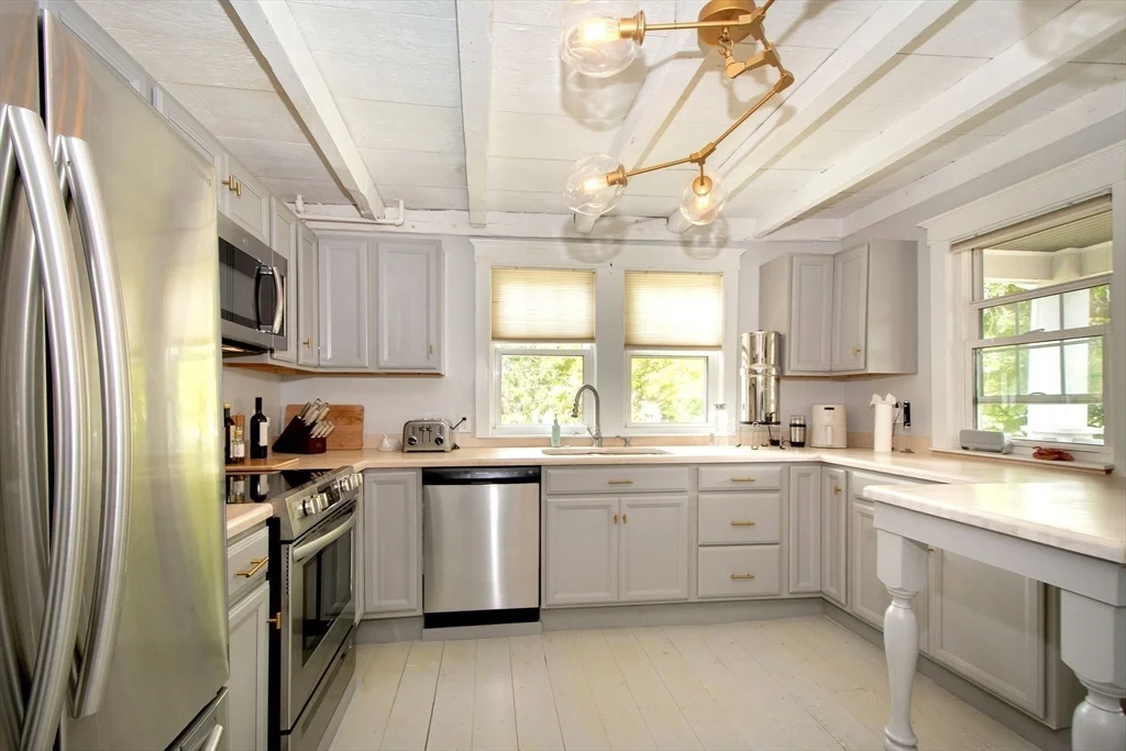 2 bed, 1 bath apartment for rent at 21 Elm Ct Unit 21, Cohasset — photo 6 of 23