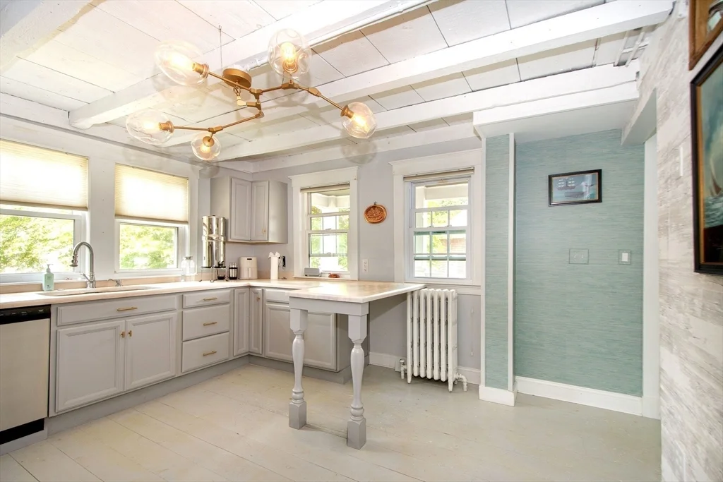 2 bed, 1 bath apartment for rent at 21 Elm Ct Unit 21, Cohasset — photo 5 of 23