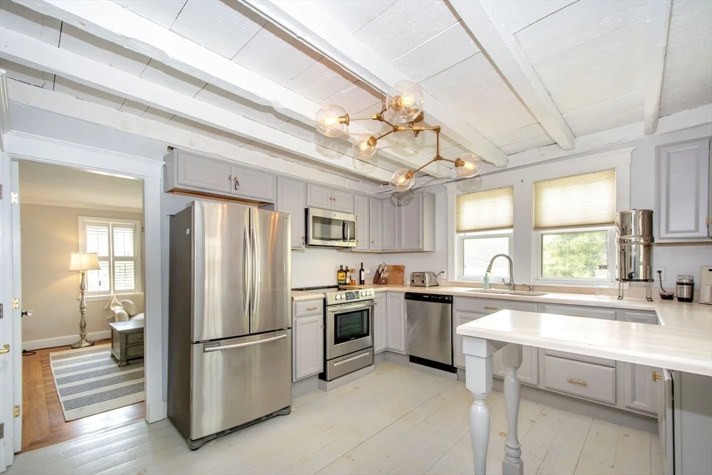 2 bed, 1 bath apartment for rent at 21 Elm Ct Unit 21, Cohasset — photo 4 of 23