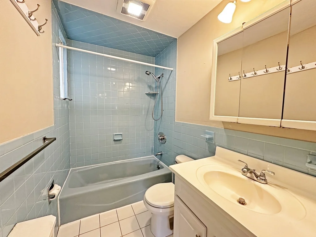 4 bed, 2 bath apartment for rent at 21 Elm St, West Newton — photo 14 of 24