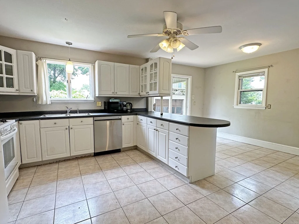 4 bed, 2 bath apartment for rent at 21 Elm St, West Newton — photo 8 of 24